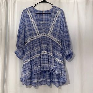 Super cute Flowy over shirt